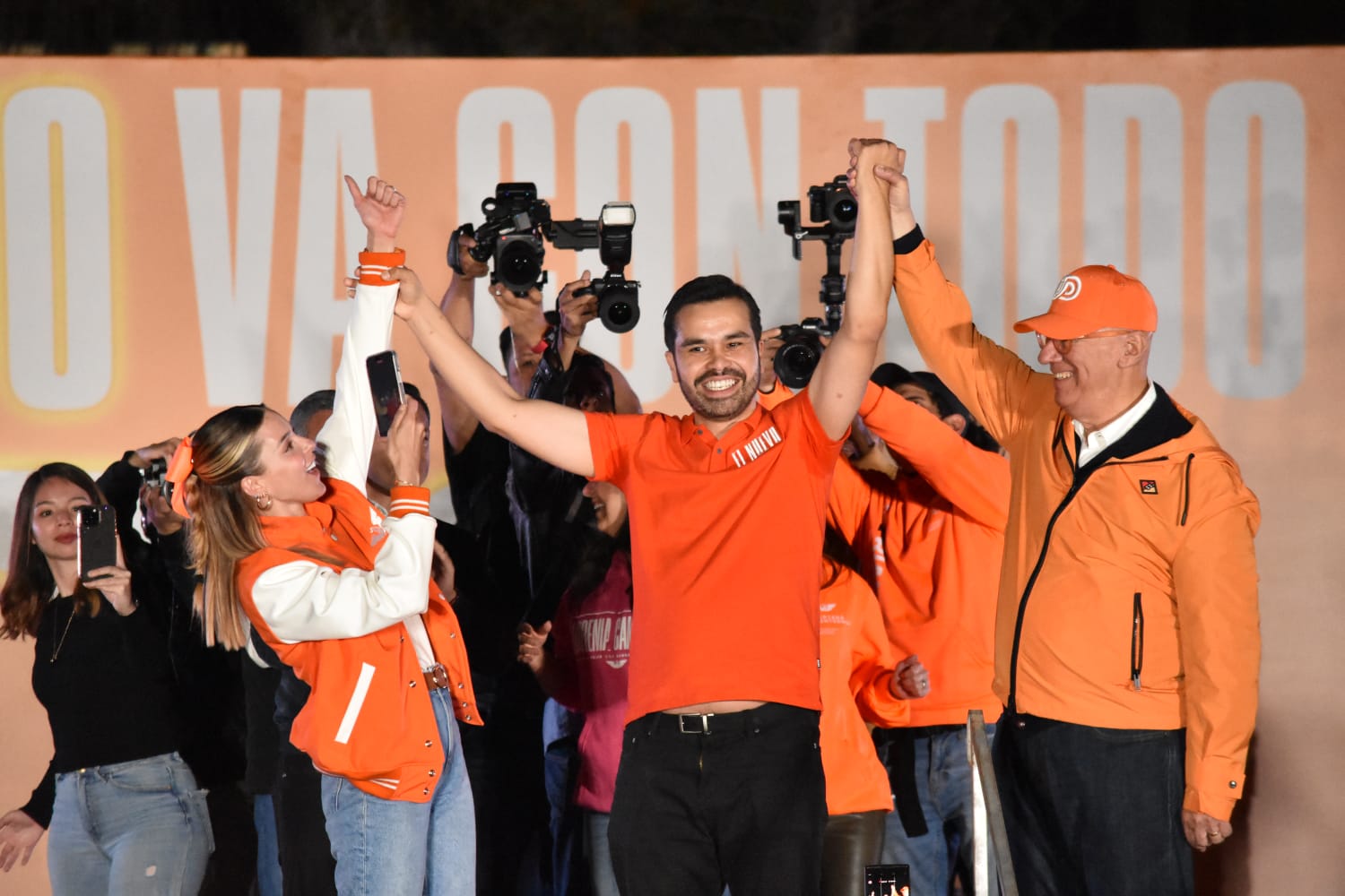 ÁLVAREZ MÁYNEZ SE LANZA CONTRA «VIEJA POLÍTICA» EN CIERRE EN NL