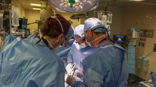 MADRE DONA RIÑÓN A HIJO; TRASPLANTE RESULTA UN ÉXITO