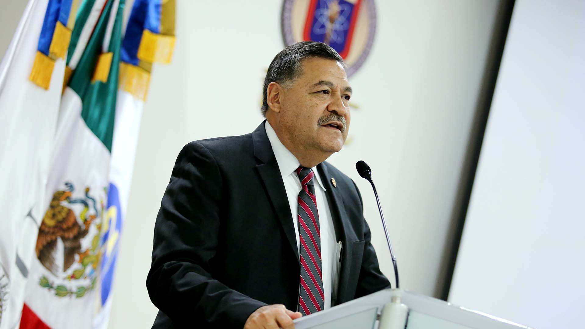 VA SANTOS GUZMÁN POR SEGUNDO PERIODO COMO RECTOR