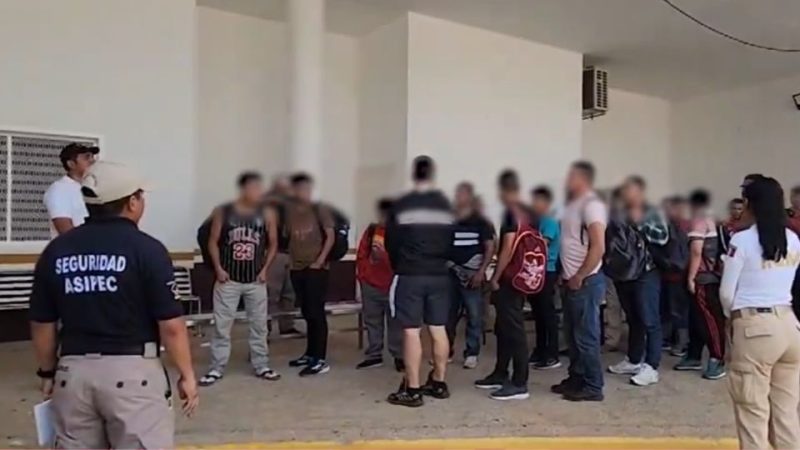 RESCATAN A 40 MIGRANTES  EN ESCOBEDO