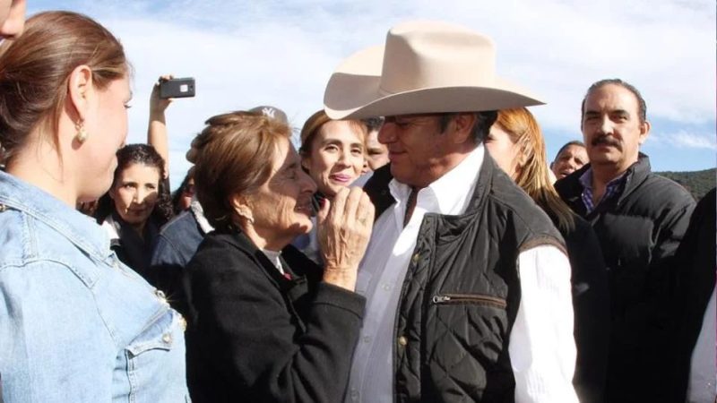 MUERE LA MAMÁ DE «EL BRONCO»