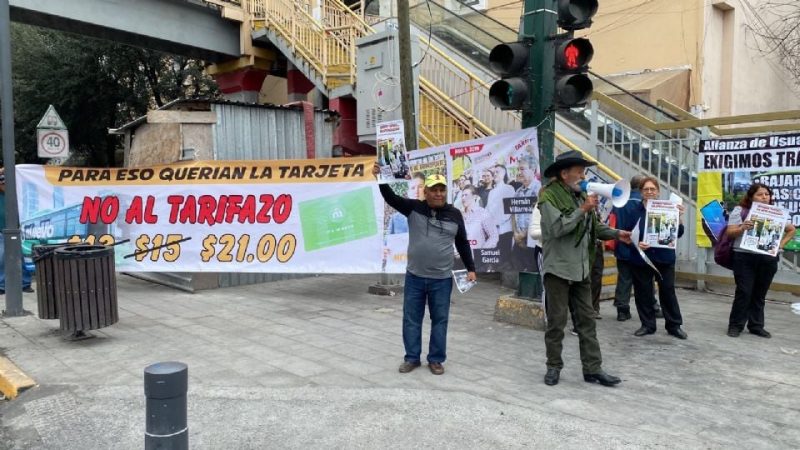 CONTINÚAN PROTESTAS POR AUMENTO AL TRANSPORTE