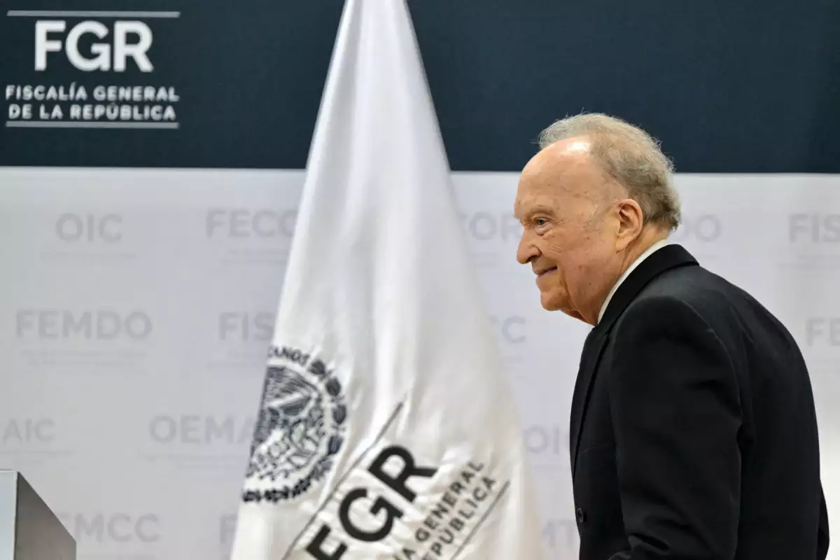 Oficializan renuncia de Gertz Manero a la FGR