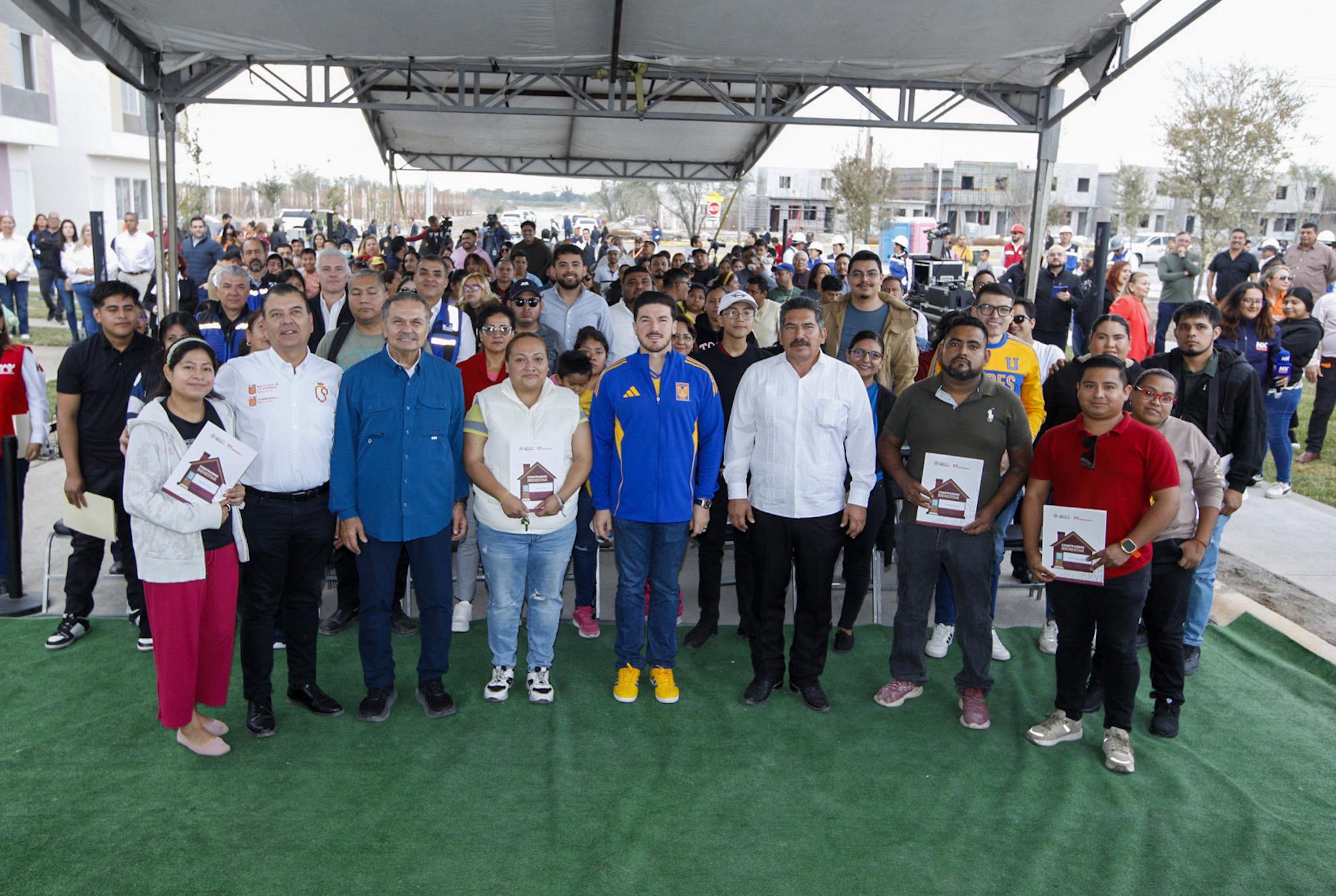 INFONAVIT entrega Viviendas del Bienestar a familias de Nuevo León