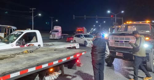 «Grulleros» bloquean Lincoln en el municipio de García, denuncian extorsiones de tránsitos