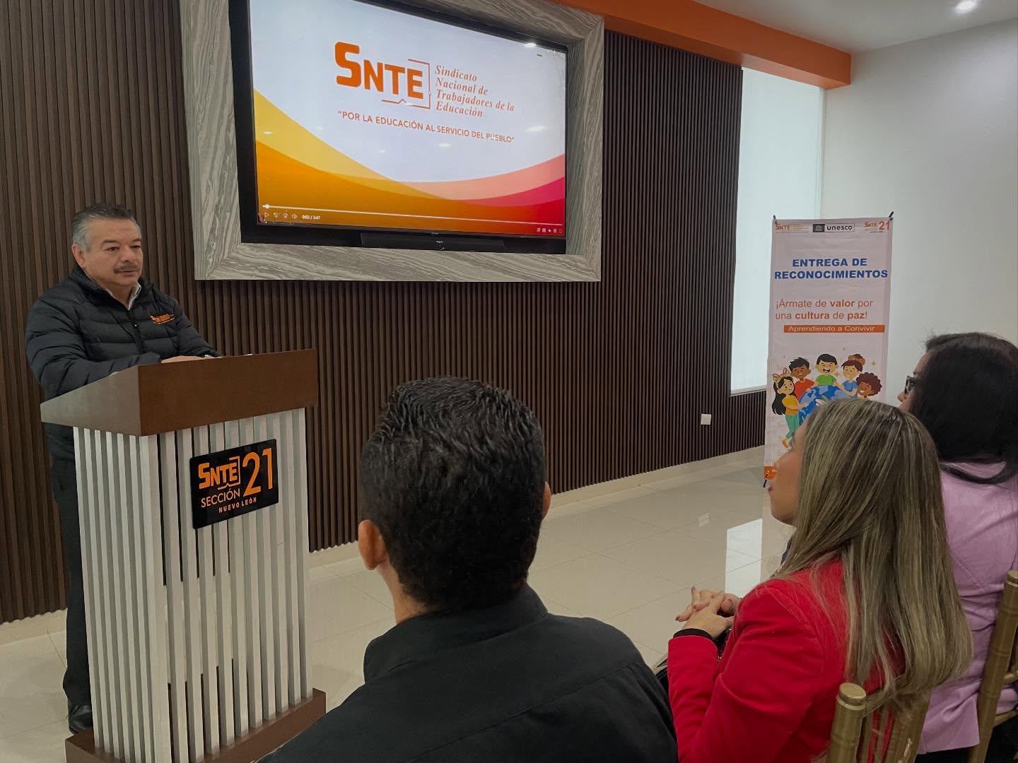 Sección 21 del SNTE apoya a dirigencia nacional en desaparecer la USICAMM