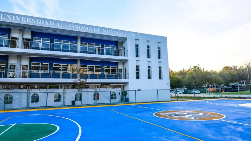 Regresan a clases 220 mil alumnos de la UANL