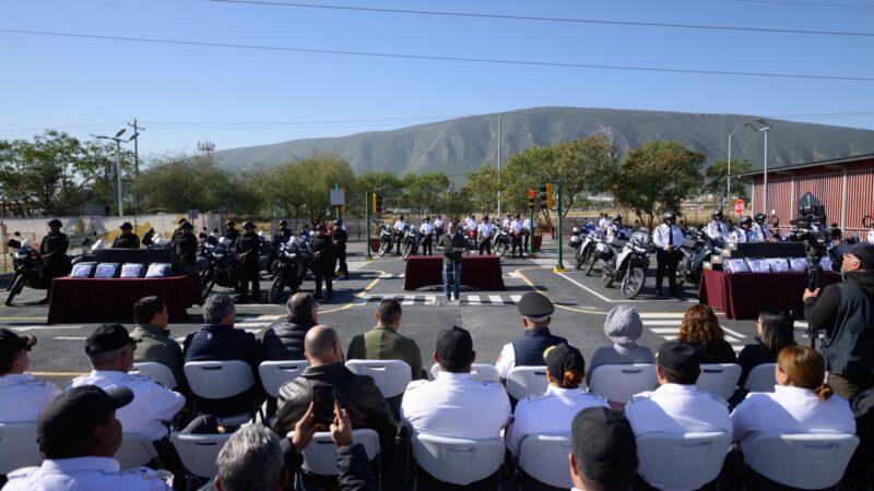Entregan equipo motorizado y uniformes a Proxpol en Escobedo