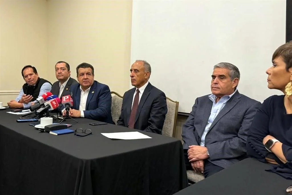 Transportistas denuncian extorsiones a su paso por municipios de NL