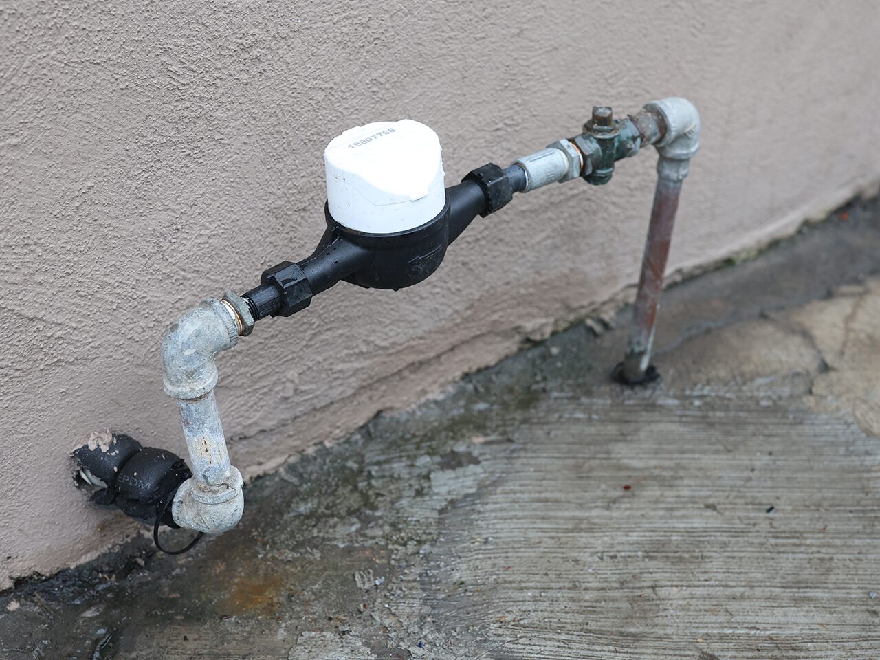 Denuncia Alianza de Usuarios, cobros excesivos en Agua y Drenaje de Monterrey