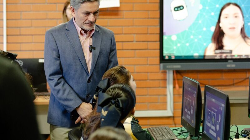Más de 4 mil estudiantes de Nuevo León exploran la inteligencia artificial en taller virtual