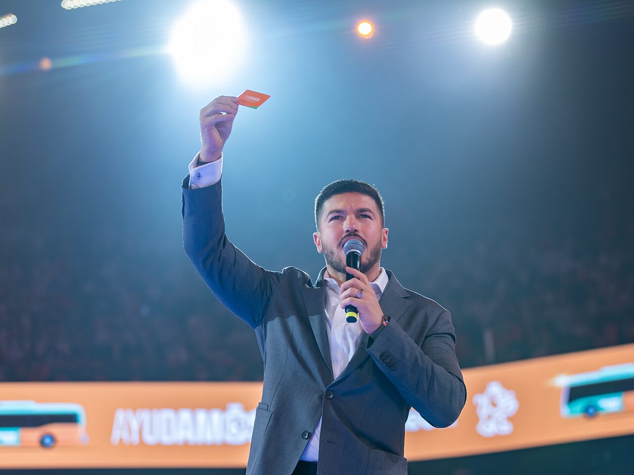 «Ayudamos a los Estudiantes», beneficia a 150 mil alumnos en NL, dice Samuel García