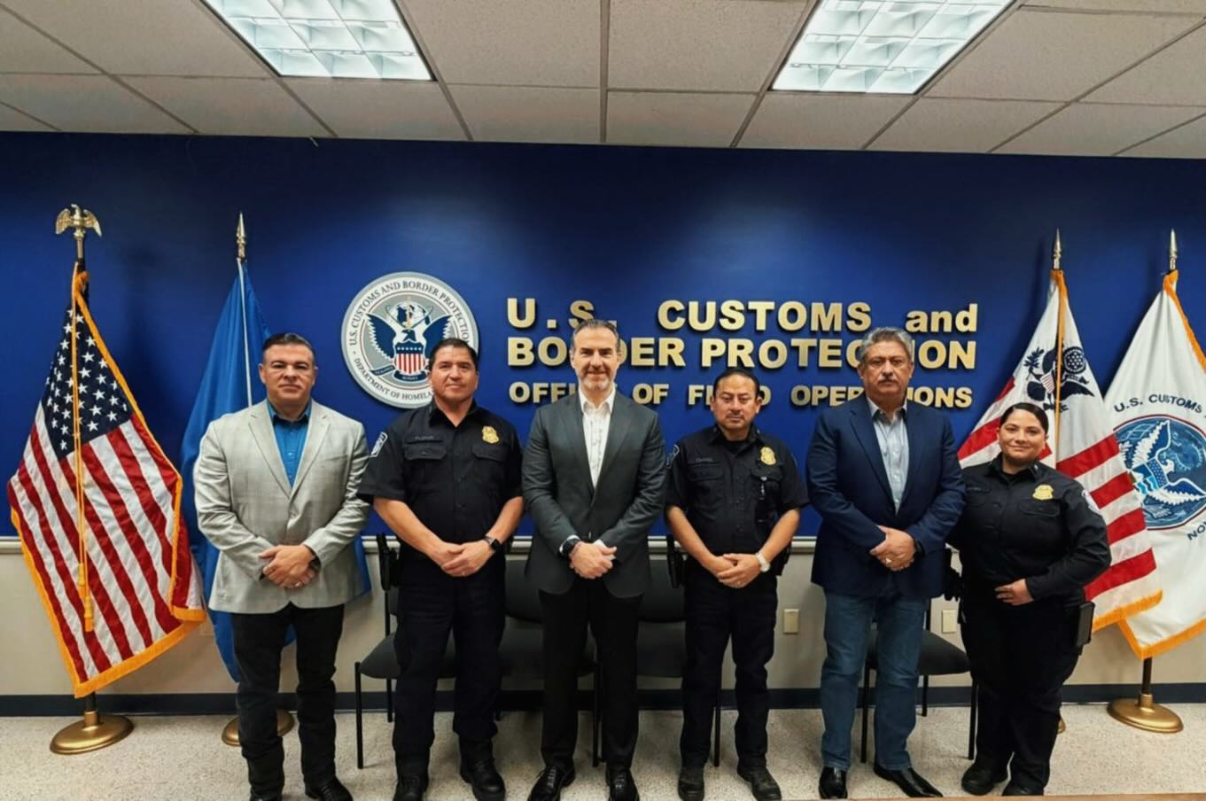 Recorre Adrián de la Garza Puerto Comercial de Laredo, Texas