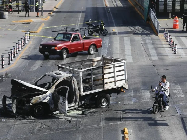 Se desata violencia en varios estados, tras la muerte de El Mencho