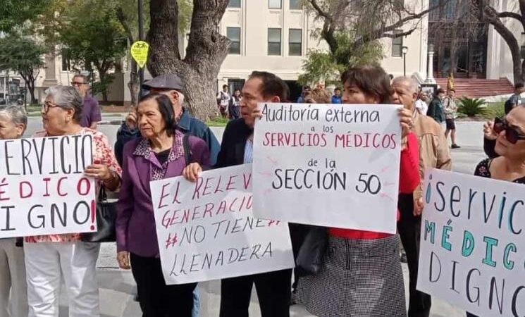 Maestros jubilados y pensionados de la Sección 50 piden pago de mil millones por adeudo a prestaciones