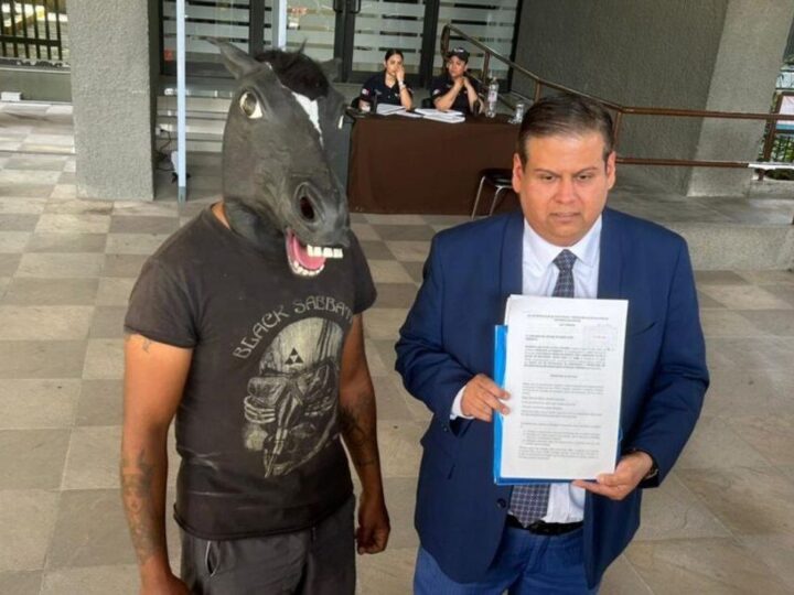 «Caballo» acude al Congreso de NL para presentar iniciativa de Ley Therian