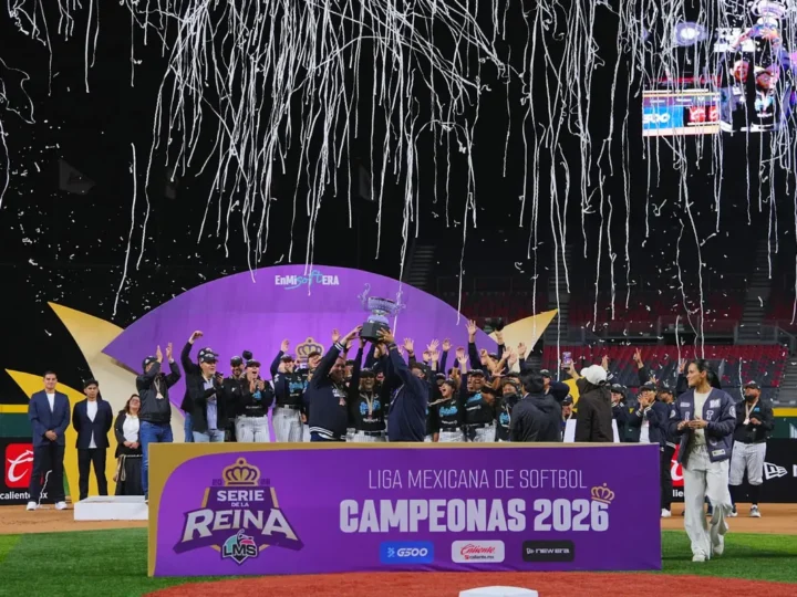 ¡Sultanes Femenil campeón: la corona de la Reina de la LMS es color turquesa!