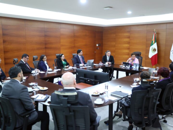 Nombra Ernestina Godoy fiscal federal para NL