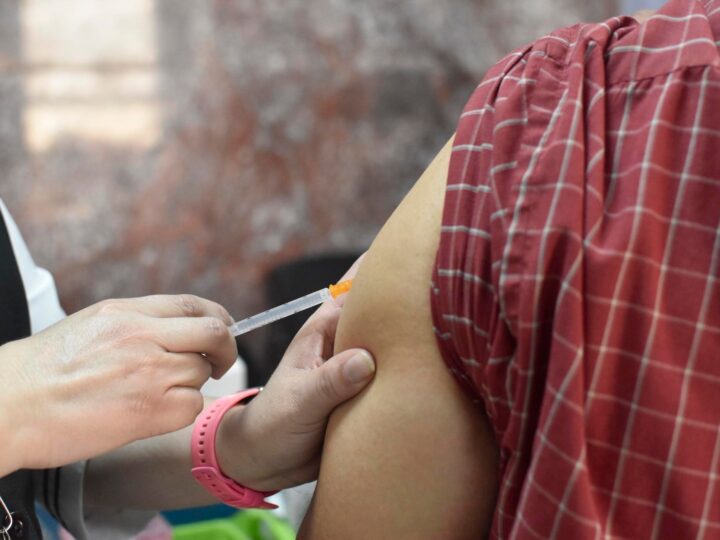 IMSS-NL realizará jornada drive thru de vacunación contra el sarampión