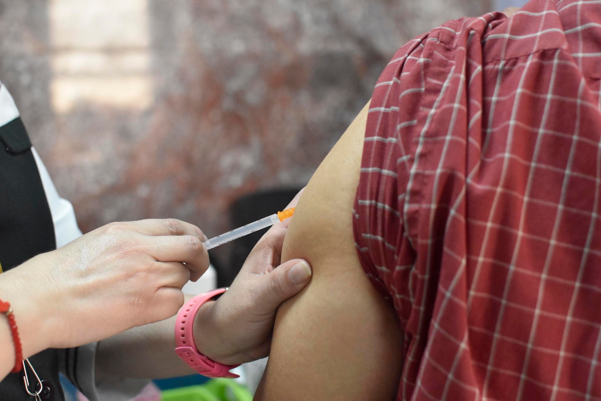 IMSS-NL realizará jornada drive thru de vacunación contra el sarampión