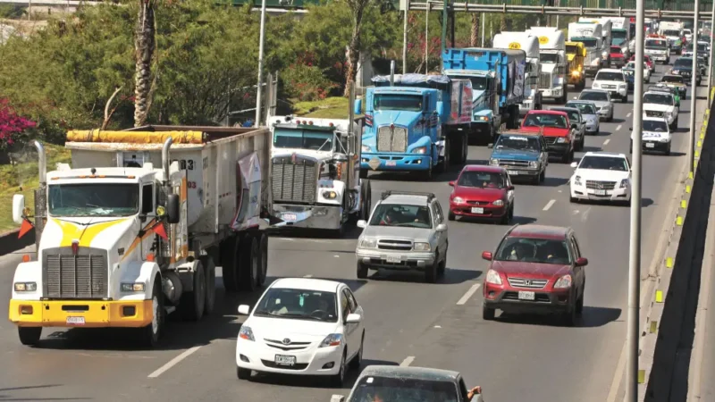 Caintra NL denuncia incremento de extorsiones al transporte de carga