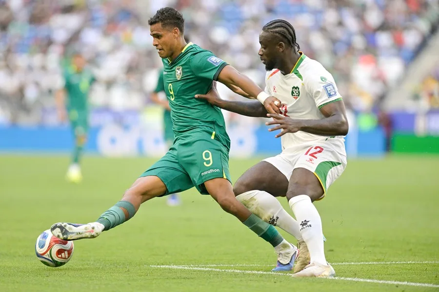 2-1. Bolivia remonta a Surinam y buscará ante Irak el cupo al Mundial