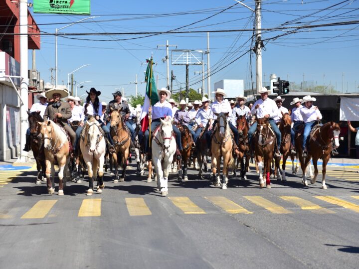 Celebra Apodaca 175 aniversario con la tradicional cabalgata