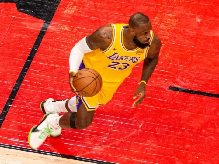 LeBron James se convierte en el jugador con más partidos en la historia de la NBA