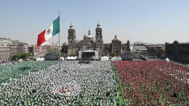 Ciudad de México alcanza un Récord Guinness por la clase de fútbol más grande del mundo