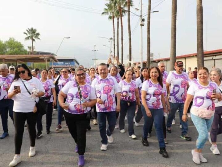 Líder de la Sección 21 de SNTE acompaña a docentes y trabajadoras en caminata conmemorativa del 8M lo