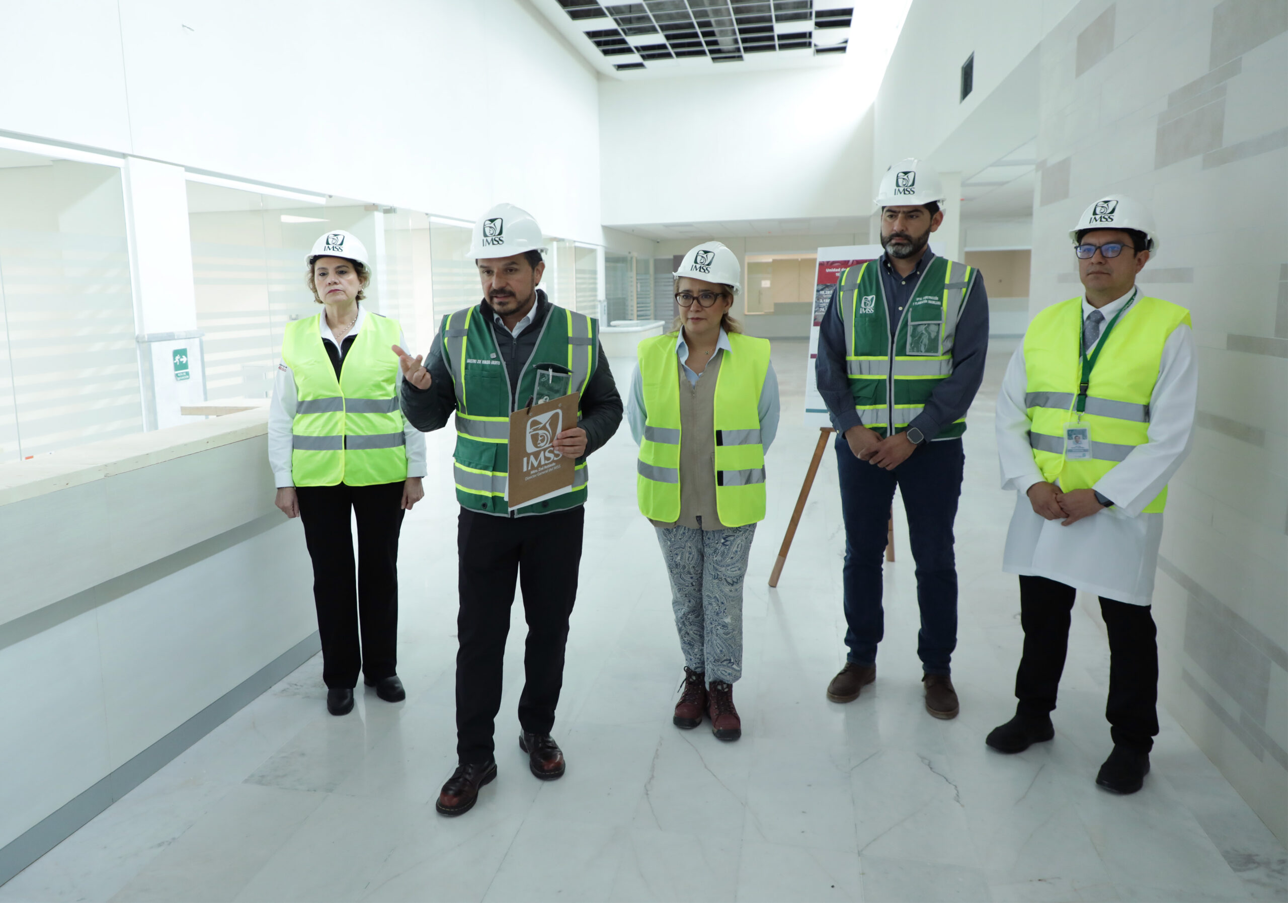 El Director del IMSS, Zoé Robledo realiza gira relámpago por NL