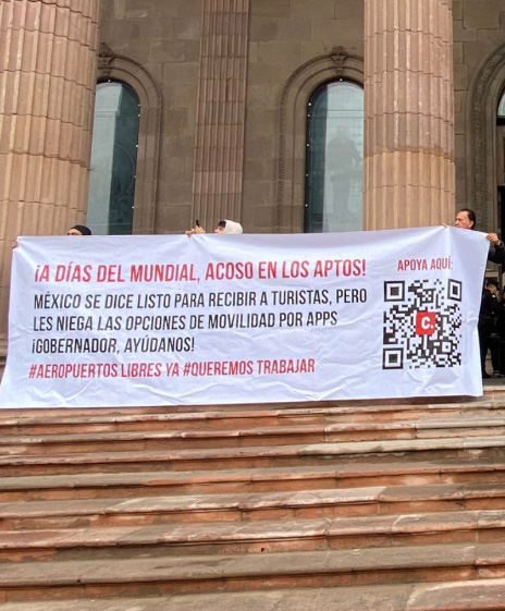 Con protesta choferes de aplicaciones demandan se les permita recoger pasaje en aeropuertos