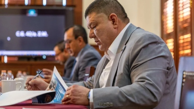 Fiscal de Chihuahua dice que agentes de EU no participaron en operativo; no explica por qué fallecieron en el mismo accidente que el director de la AEI