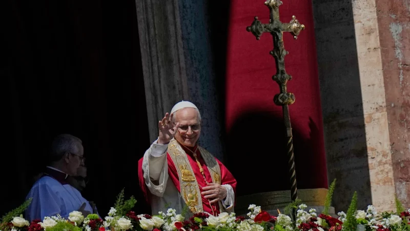 Papa exhorta a la paz en su primera misa de Pascua; cristianos celebran en Jerusalén, Gaza y Teherán
