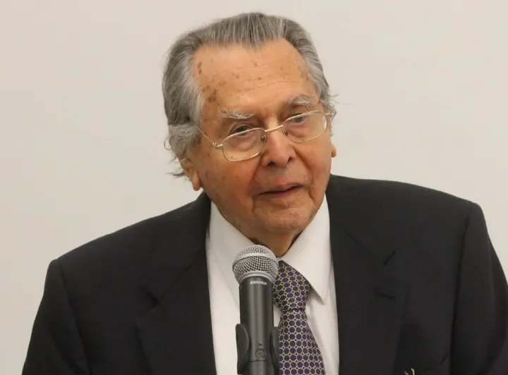 Fallece Luis Santos de la Garza a los 104 años de edad