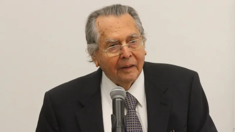 Fallece Luis Santos de la Garza a los 104 años de edad