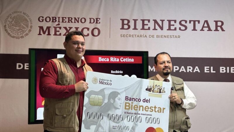 Entregan becas «Rita Cetina» a 380 mil alumnos de primaria en NL