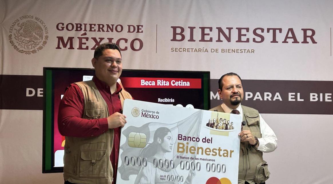 Entregan becas «Rita Cetina» a 380 mil alumnos de primaria en NL