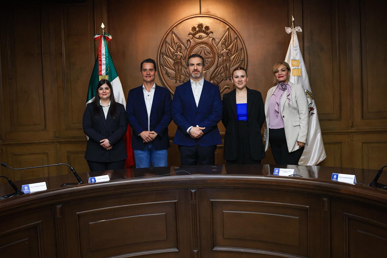 Adrián aceita y enroca su equipo de trabajo, de cara a la selección de candidatos a gobierno de NL