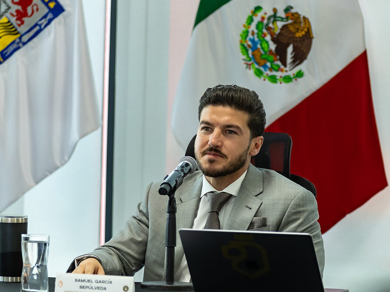 Samuel García presenta por escrito su defensa ante juicio político ante el Congreso de NL