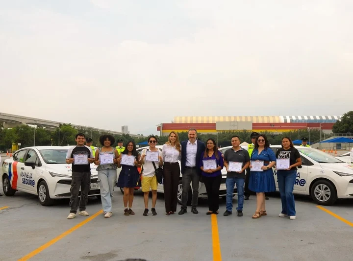Beneficia DIF Monterrey a más de mil 700 personas con el programa Maneja Seguro