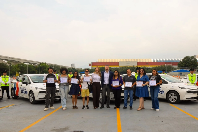 Beneficia DIF Monterrey a más de mil 700 personas con el programa Maneja Seguro