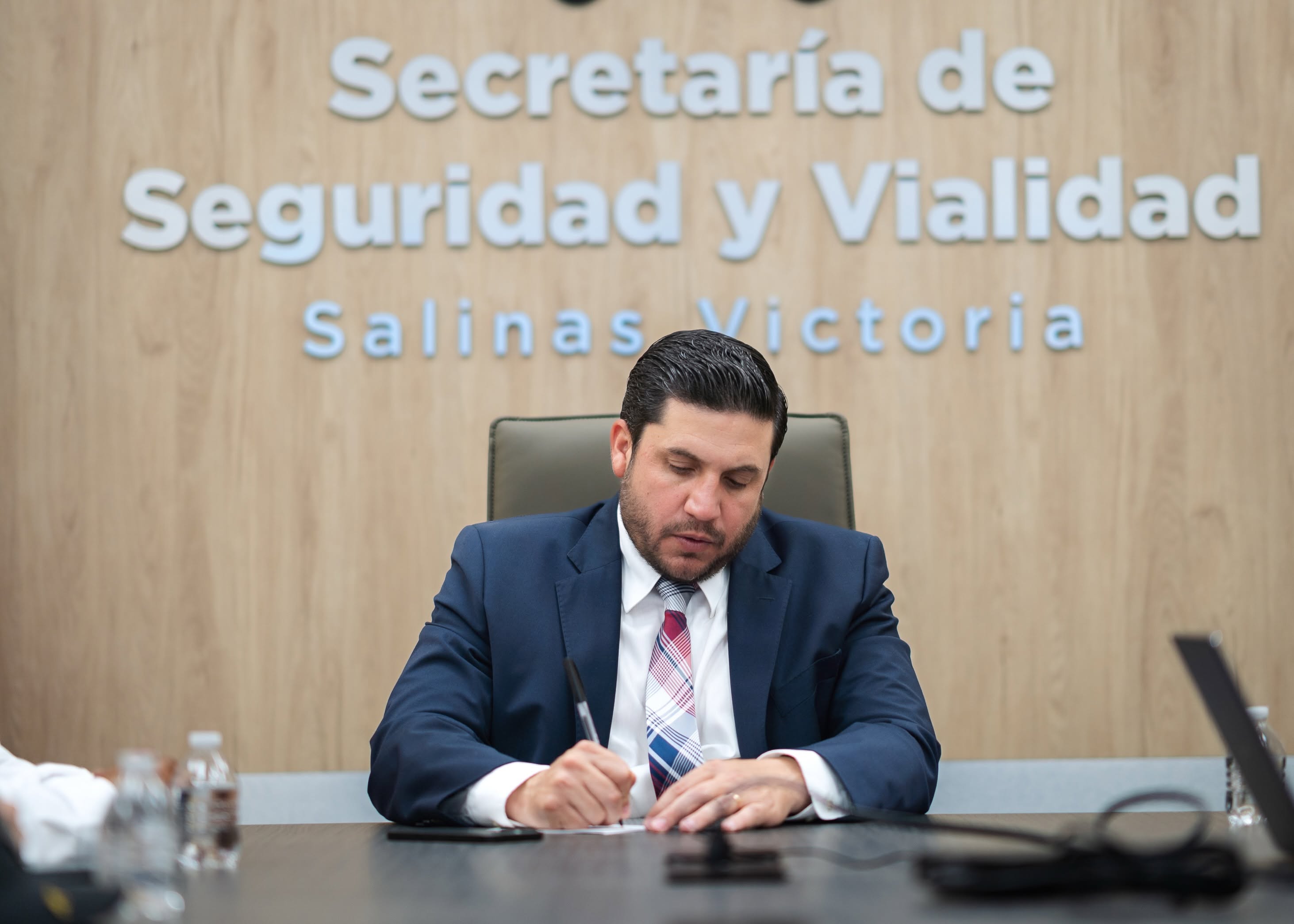 Denuncian al alcalde y Secretario de Seguridad de Salinas Victoria porm presunta extorsión