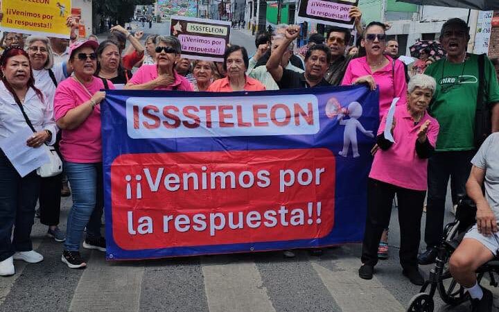 ISSSTELEÓN da «atole con el dedo» a maestros jubilados, reclamarán pago de adeudo por vía judicial