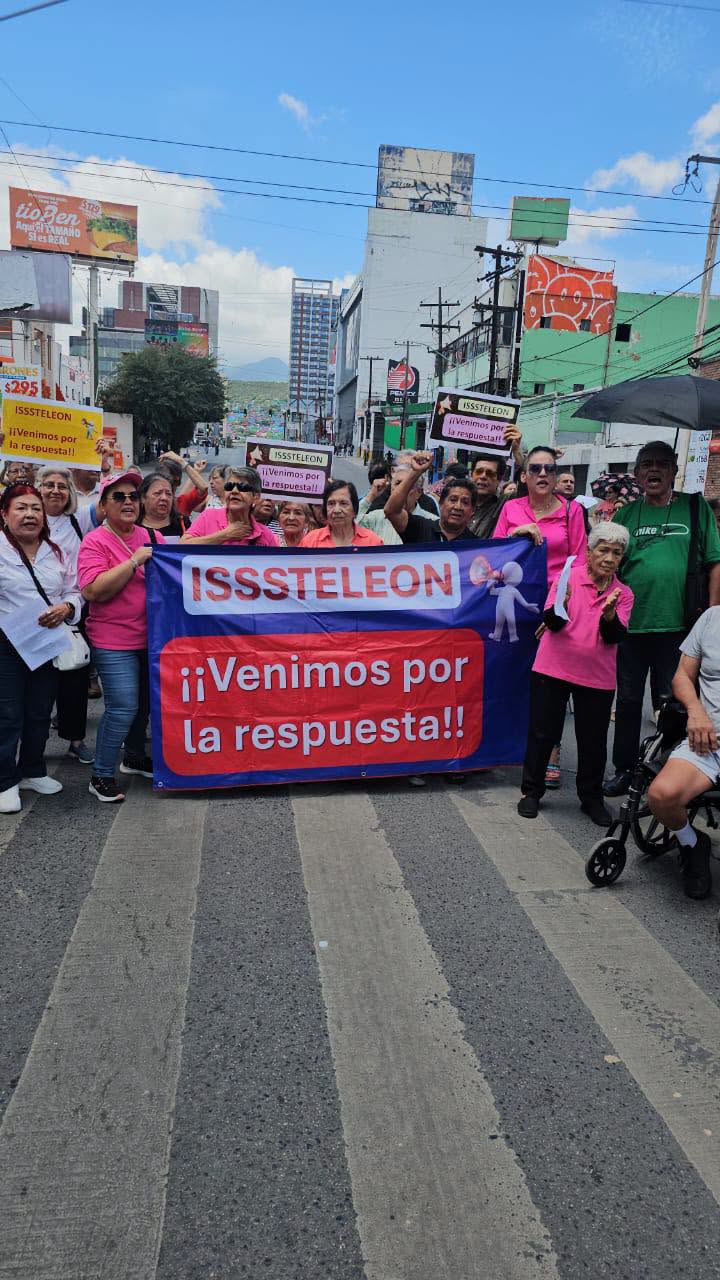 ISSSTELEÓN da «atole con el dedo» a maestros jubilados, reclamarán pago de adeudo por vía judicial