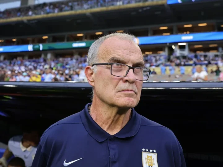 Marcelo Bielsa critica las pausas de hidratación en el Mundial: «Le quitan mucho al fútbol»