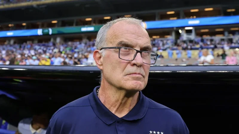 Marcelo Bielsa critica las pausas de hidratación en el Mundial: «Le quitan mucho al fútbol»