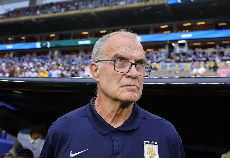 Marcelo Bielsa critica las pausas de hidratación en el Mundial: «Le quitan mucho al fútbol»