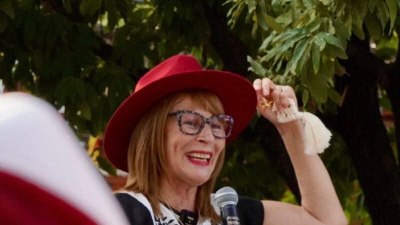 Recorre Tatiana Clouthier la colonia Independencia y dialoga con vecinos