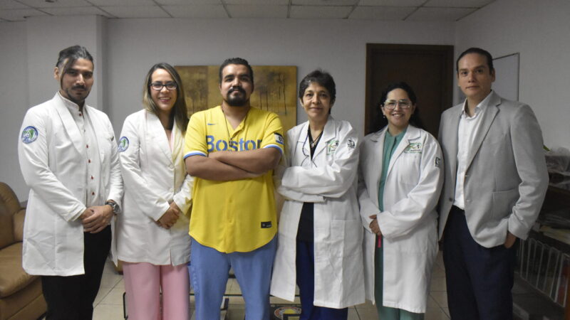 Especialistas del IMSS cambian vida a paciente con triple cirugía para reconstruir su rostro en UMAE 21